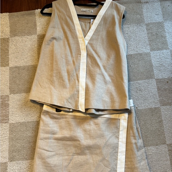 Abercrombie & Fitch Pants - Abercrombie & Fitch Beige Skirt Set